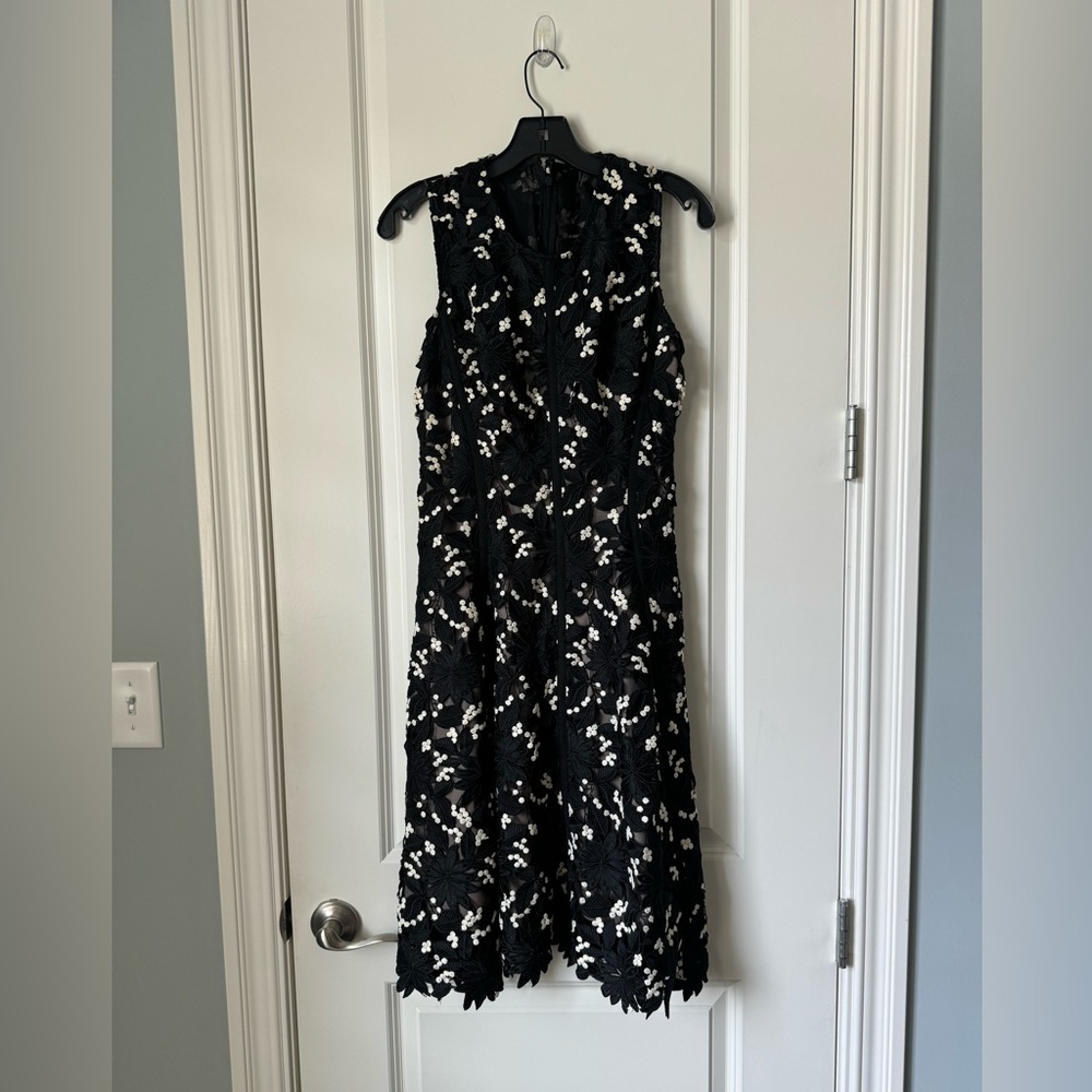 Lela Rose Lace midi dress.  Silk lined.  Women’s size 2.